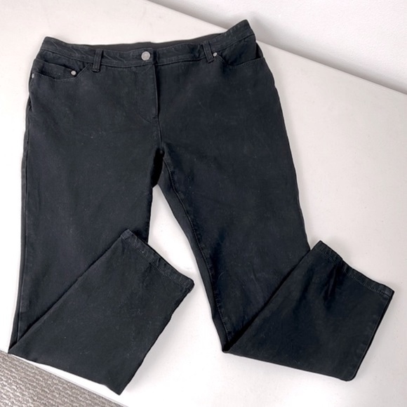 Chico’s ‘So Slimming’ 5 pocket jean with Hidden Fit Technology in Black size 12 - Picture 2 of 12